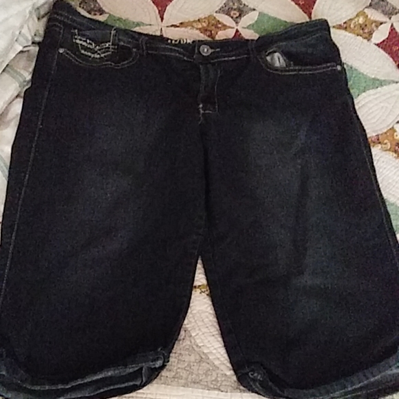 Capris - Picture 2 of 4